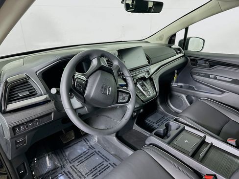 New 2026 Honda Odyssey Touring image 9