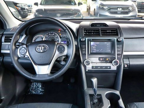 Used 2014 Toyota Camry SE w/ Moonroof Package FWD image 26