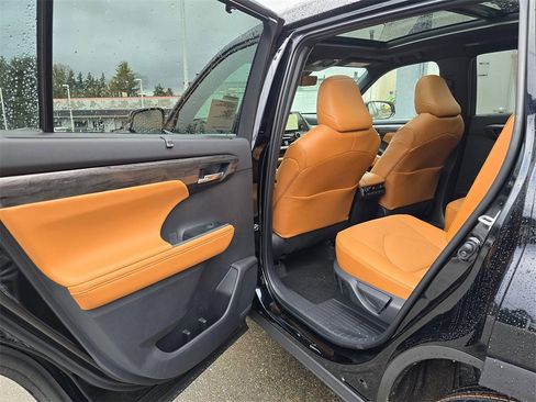 New 2026 Toyota Highlander Platinum image 14