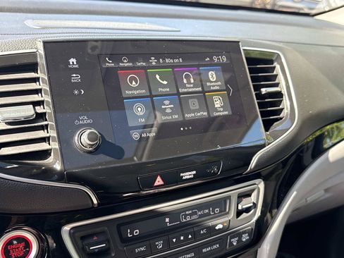Used 2019 Honda Pilot Elite image 4