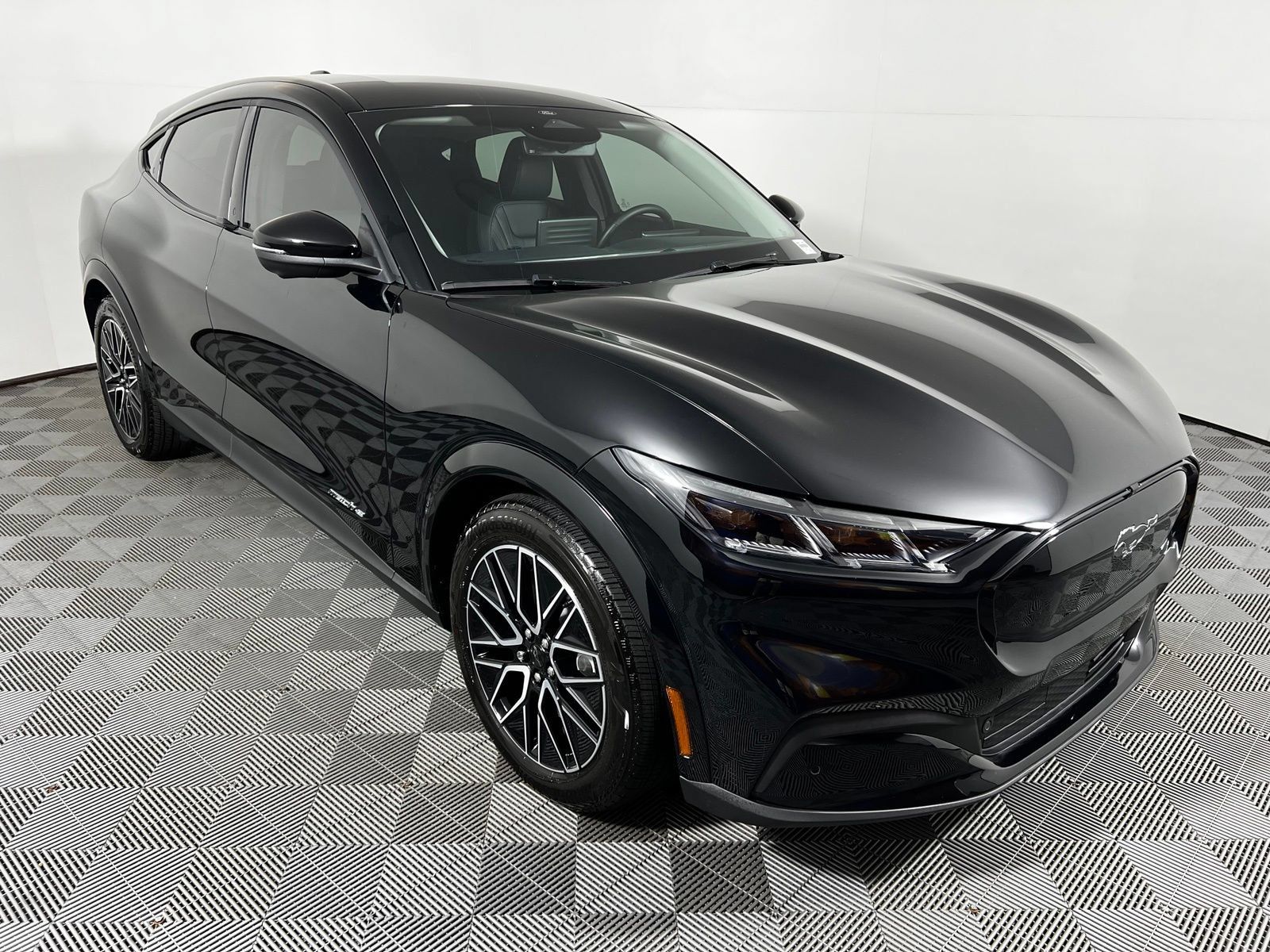 Used 2025 Ford Mustang Mach-E Premium RWD image 3