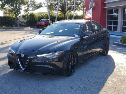 Used 2019 Alfa Romeo Giulia Sport w/ Nero Edizione image 3