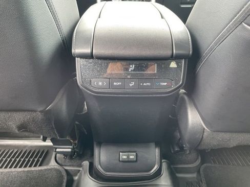 Used 2023 Toyota Highlander L image 29