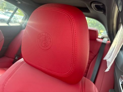 Used 2023 Alfa Romeo Giulia Veloce AWD/4WD image 33