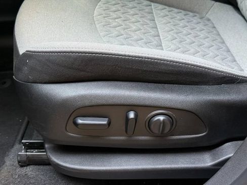 Used 2022 Chevrolet Equinox LT FWD image 18