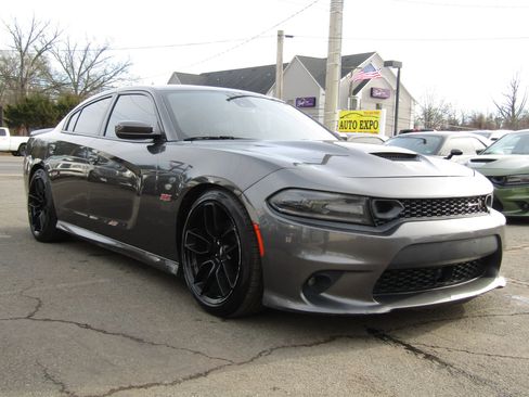 Used 2019 Dodge Charger Scat Pack w/ Technology Group image 1