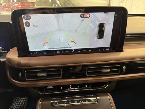 Used 2025 Lincoln Aviator Reserve w/ Luxury Package image 19