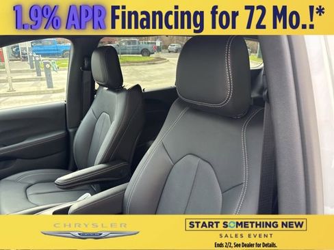 New 2026 Chrysler Pacifica Select image 17