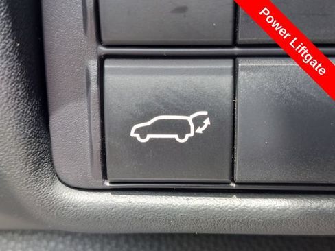 Used 2022 Toyota Highlander XLE AWD/4WD image 18