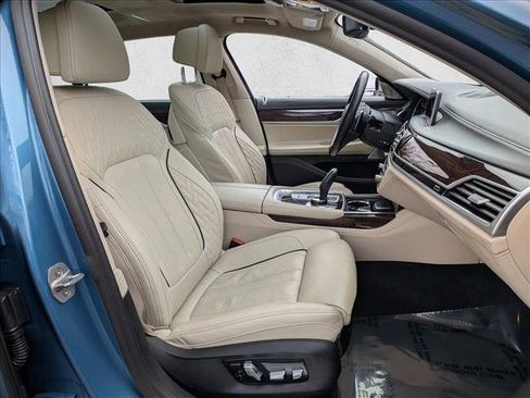 Used 2019 BMW 750i xDrive w/ Executive Package image 25