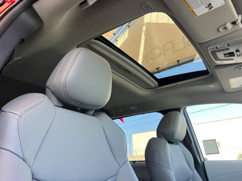 Certified 2026 Toyota Sienna XLE FWD image 17