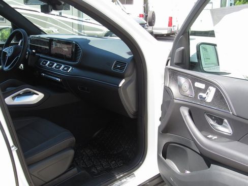 New 2025 Mercedes-Benz GLS 450 4MATIC image 18