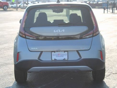 Used 2023 Kia Soul S image 3