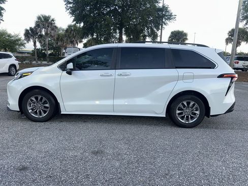 Used 2024 Toyota Sienna XLE image 2