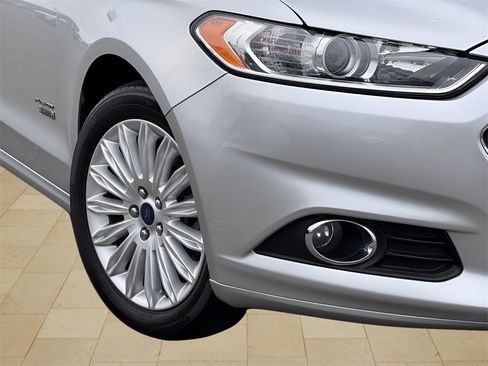 Used 2014 Ford Fusion Energi SE image 36