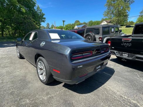 Used 2017 Dodge Challenger SXT RWD image 5