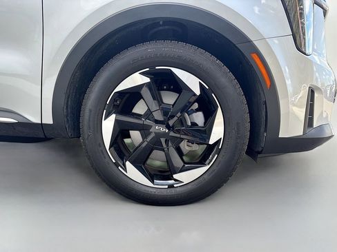 Used 2025 Kia Sorento EX w/ EX Panoramic Sunroof Package image 11