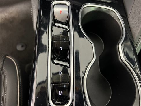 Used 2023 Buick Envision Essence image 32