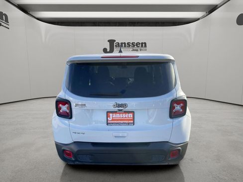Used 2023 Jeep Renegade Latitude image 2