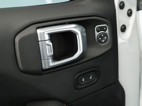 Used 2022 Jeep Gladiator Overland image 7