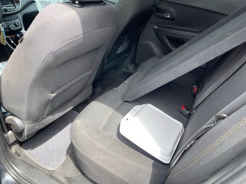 Used 2020 Chevrolet Trax LT FWD image 6