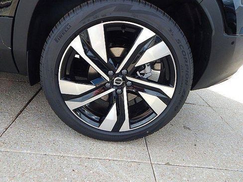 New 2026 Volvo XC40 B5 Plus w/ Climate Package AWD/4WD image 12