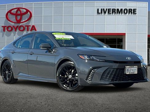 Certified 2025 Toyota Camry SE w/ Convenience Package image 2