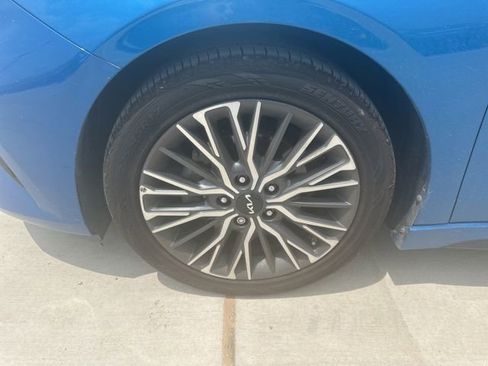 Used 2023 Kia Forte GT-Line w/ GT-Line Premium Package FWD image 2