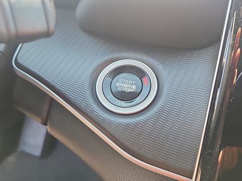 Used 2025 Jeep Grand Cherokee Altitude image 24