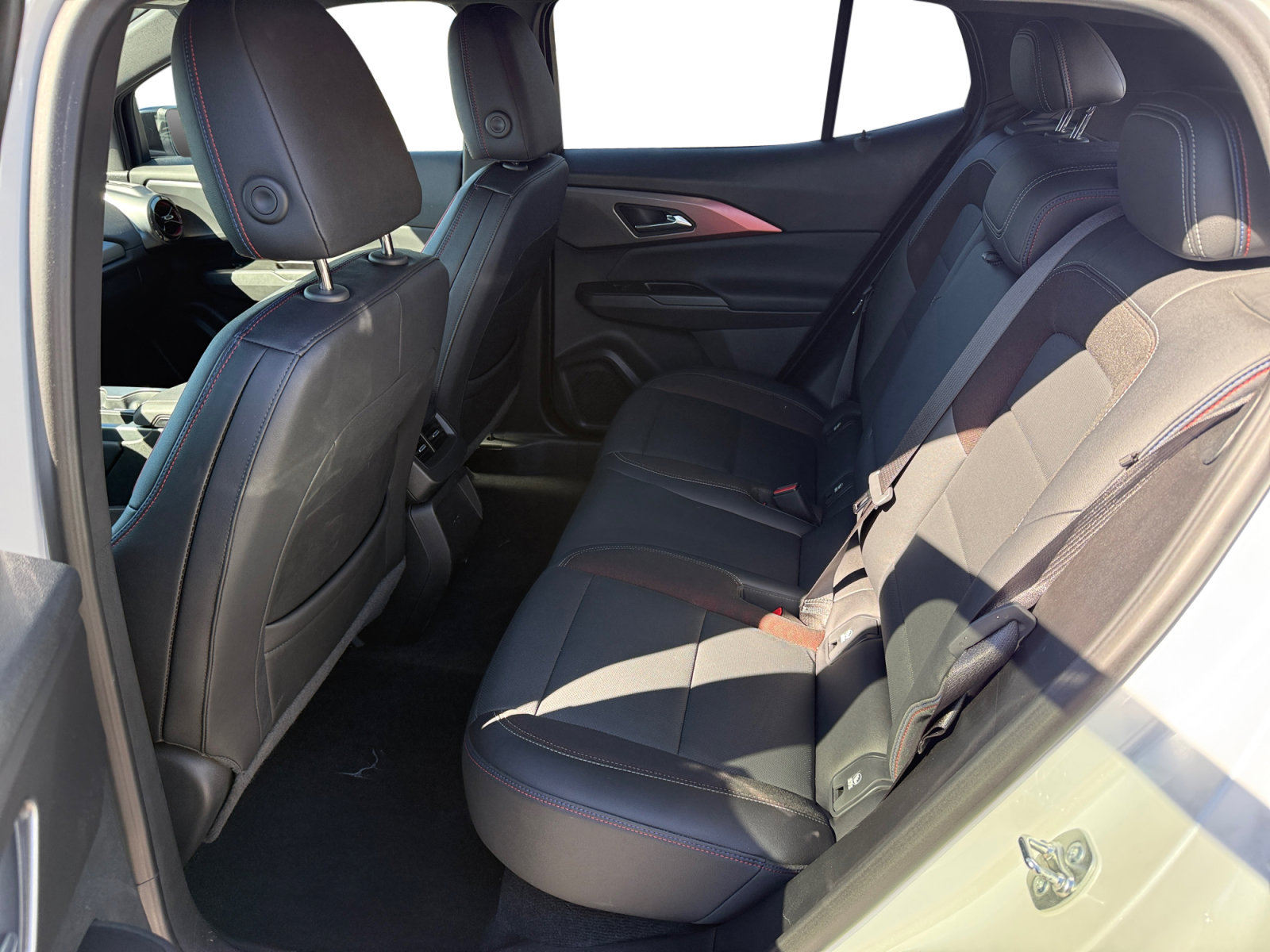 Used 2024 Chevrolet Equinox EV RS w/ LPO, Active Package FWD image 16