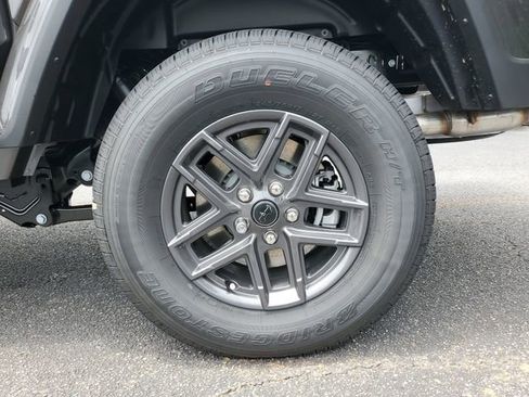 New 2025 Jeep Gladiator Sport image 11