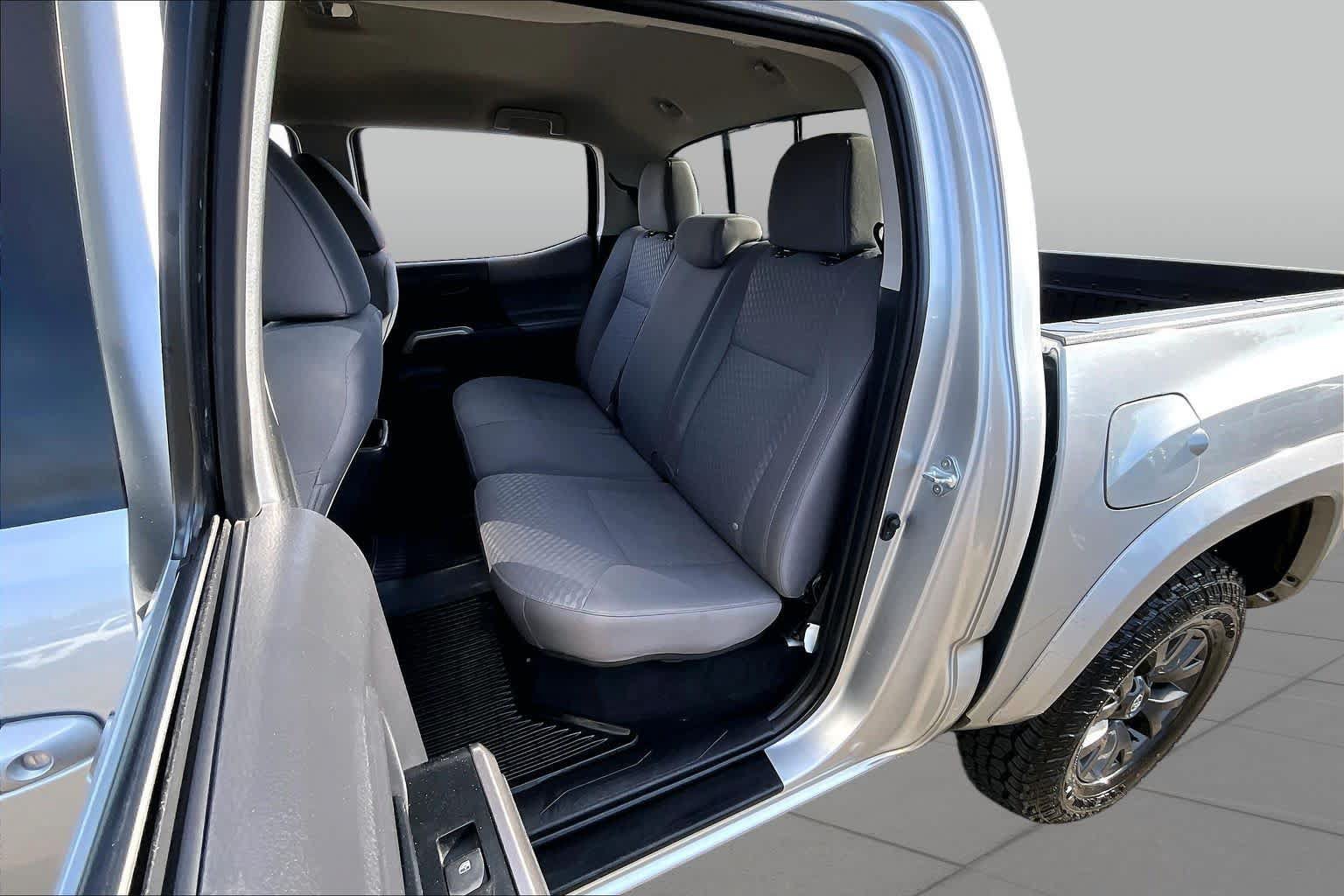 Used 2022 Toyota Tacoma SR5 w/ Technology Package AWD/4WD image 20