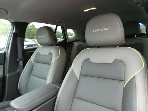 Certified 2024 Chevrolet Trax ACTIV FWD image 27