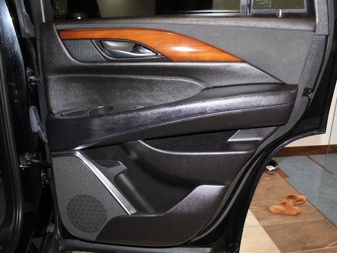 Used 2017 Cadillac Escalade Luxury image 35