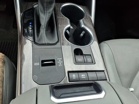 Used 2022 Toyota Highlander Platinum FWD image 24