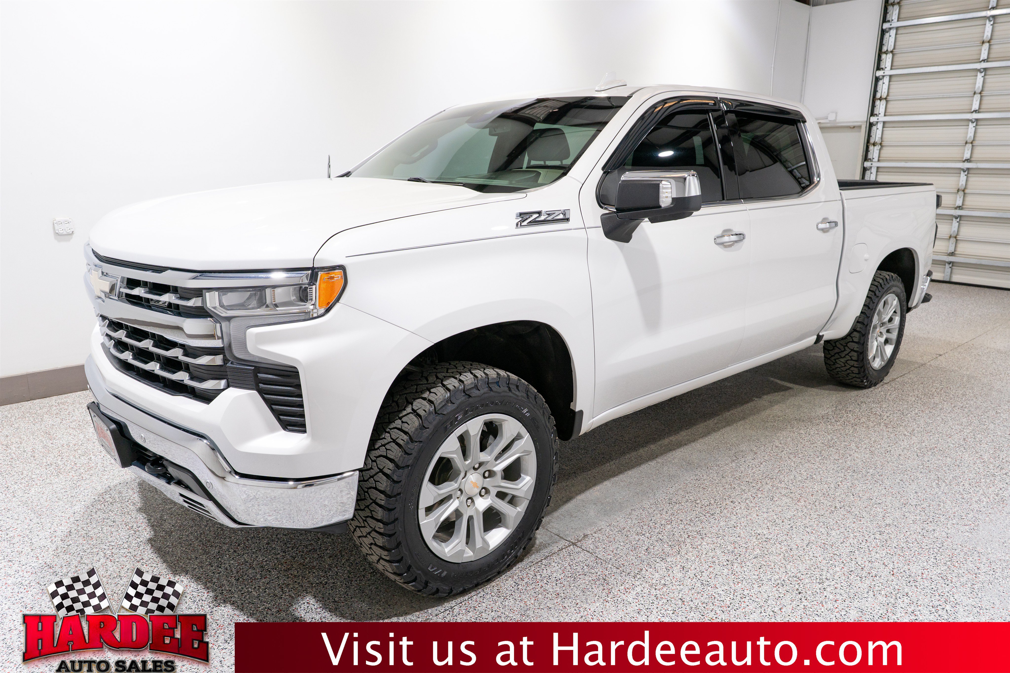 Used 2025 Chevrolet Silverado 1500 LTZ AWD/4WD image 2