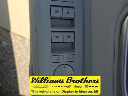 Used 2024 Hyundai Kona Limited image 12