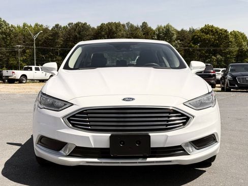 Used 2018 Ford Fusion SE w/ Equipment Group 602A FWD image 2