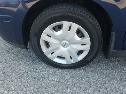 Used 2011 Nissan Versa 1.8 S w/ Plus Pkg FWD image 9