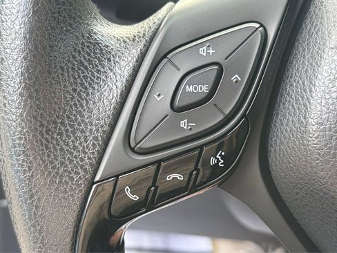 Used 2020 Toyota C-HR LE FWD image 29