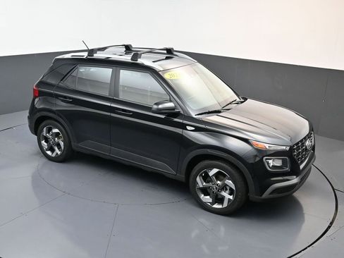 Certified 2024 Hyundai Venue SEL FWD image 15