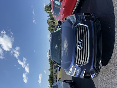 Used 2017 Hyundai Santa Fe SE w/ Cargo Package FWD image 1