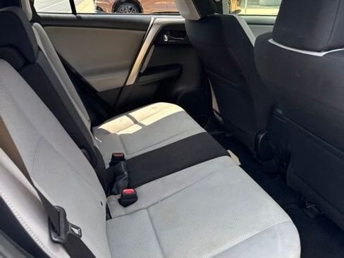 Used 2018 Toyota RAV4 XLE FWD image 5