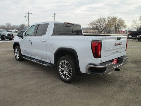 New 2026 GMC Sierra 1500 SLT image 7