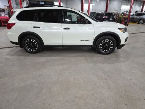 Used 2019 Nissan Pathfinder SL image 2