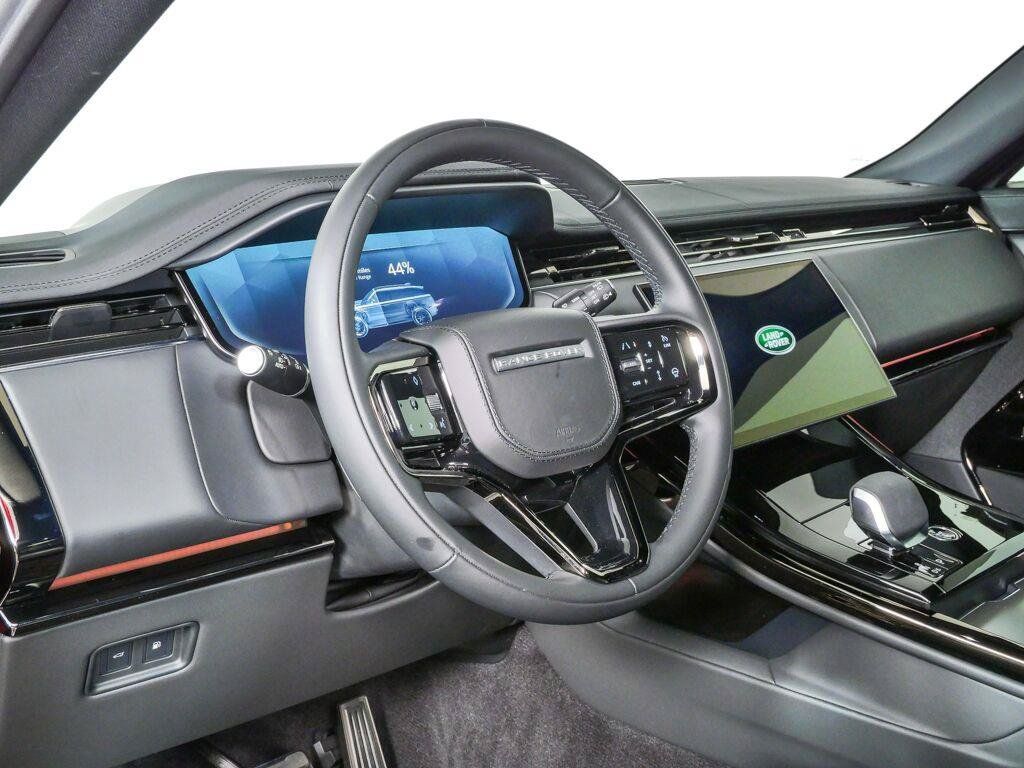 Used 2025 Land Rover Range Rover Sport Dynamic SE AWD/4WD image 4