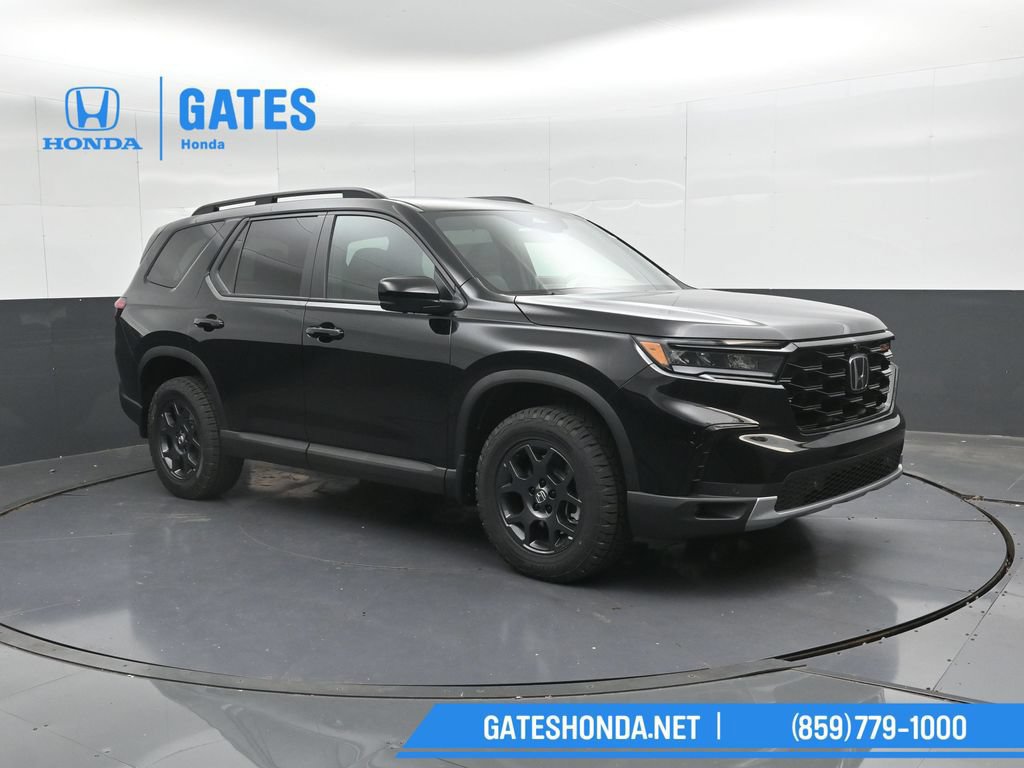 Certified 2025 Honda Pilot TrailSport image 4