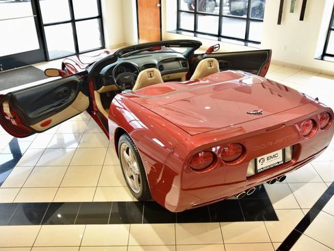 Used 2004 Chevrolet Corvette Convertible w/ Preferred Equipment Group RWD image 13