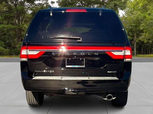 Used 2016 Lincoln Navigator Select image 4