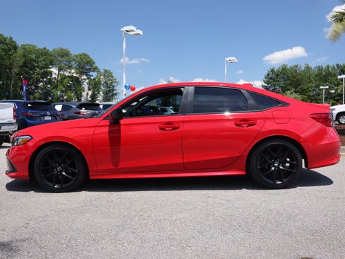Used 2023 Honda Civic Sport image 2